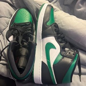 Air Jordan 1 mids